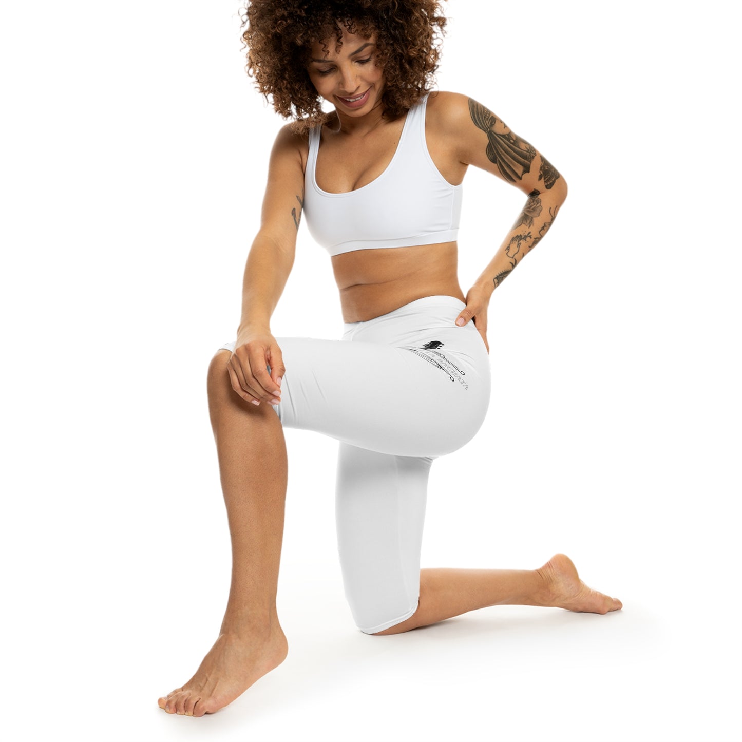 Los Iconos De La Bachata Women’s Capri Leggings (AOP)